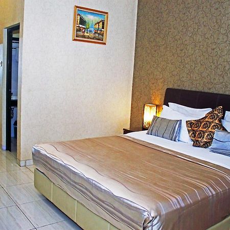 Hotel C3 Semarang Bagian luar foto