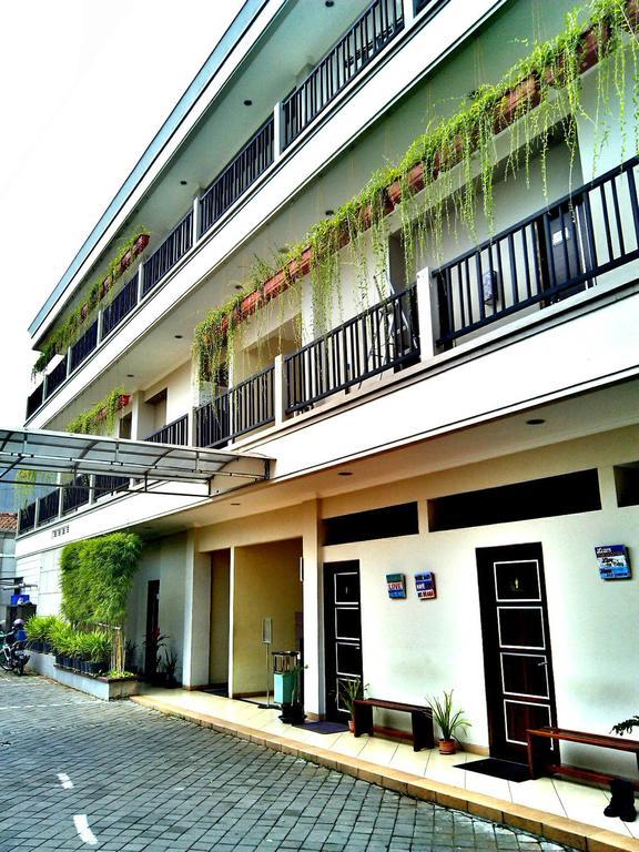 Hotel C3 Semarang Bagian luar foto