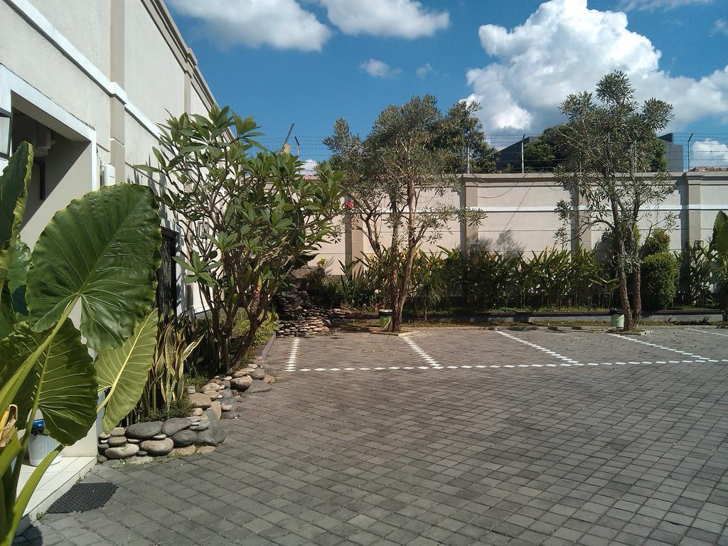 Hotel C3 Semarang Bagian luar foto